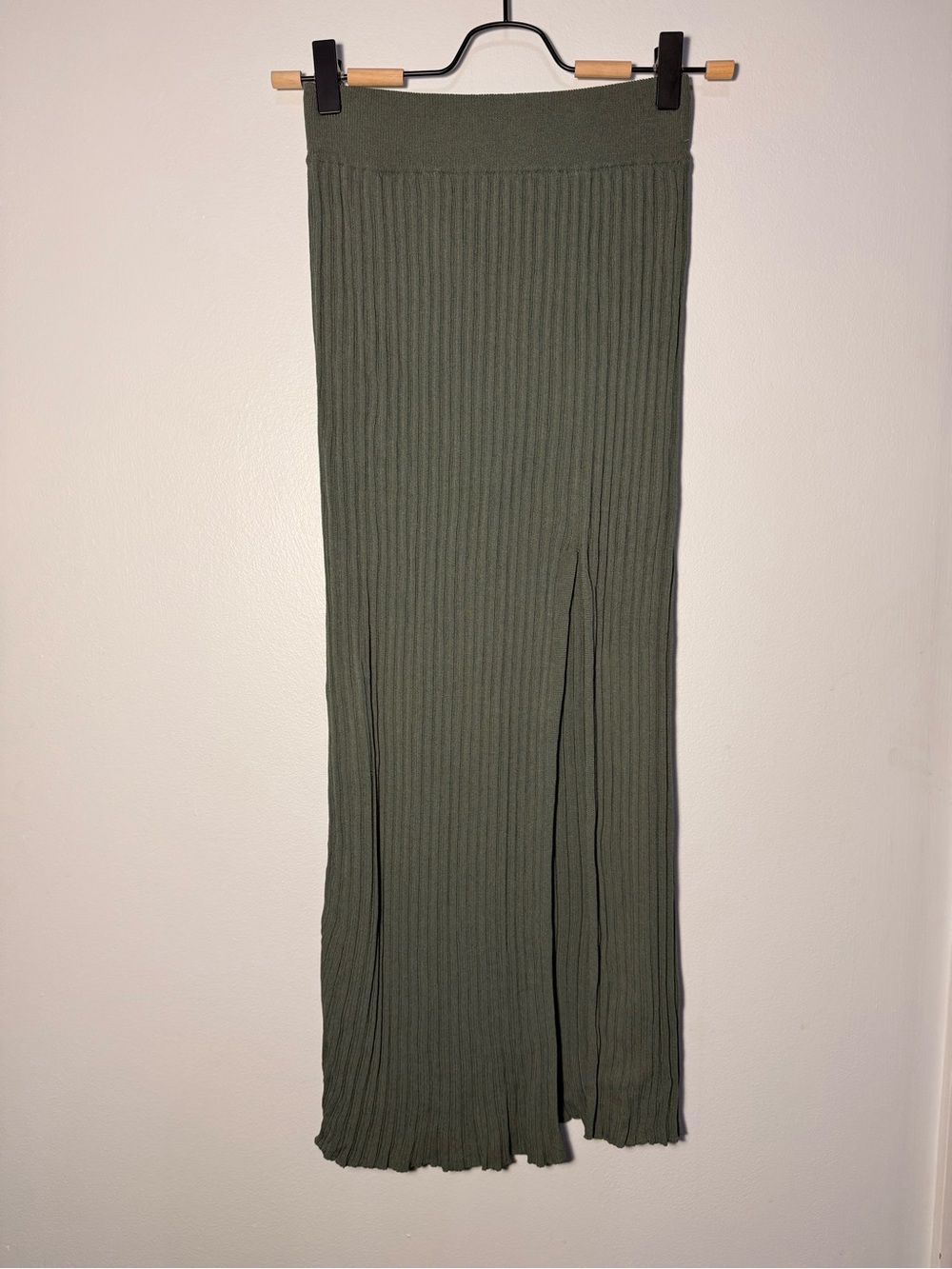 Aritzia Wilfred Olive Ribbed Midi Skirt with Front Slit